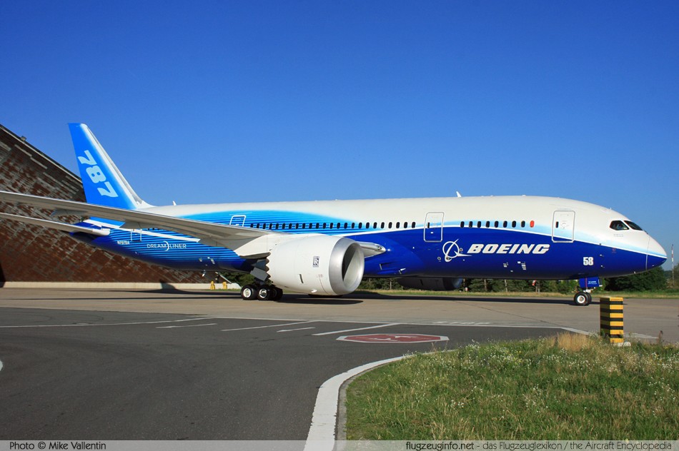 Boeing-787-8-Dreamliner